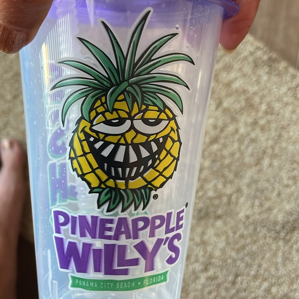 Pineapple Willy’s plastic cup with straw - Picture 2 of 6